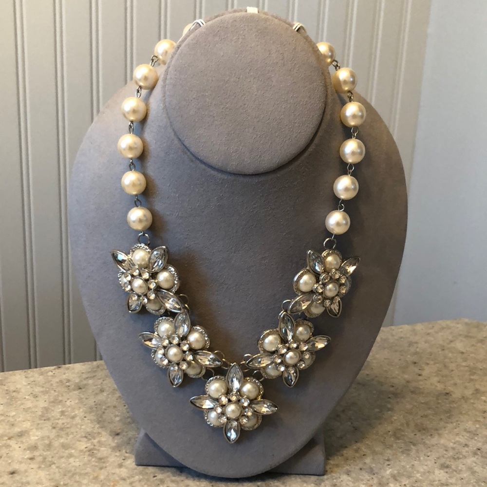 Pearl/stone statement necklace